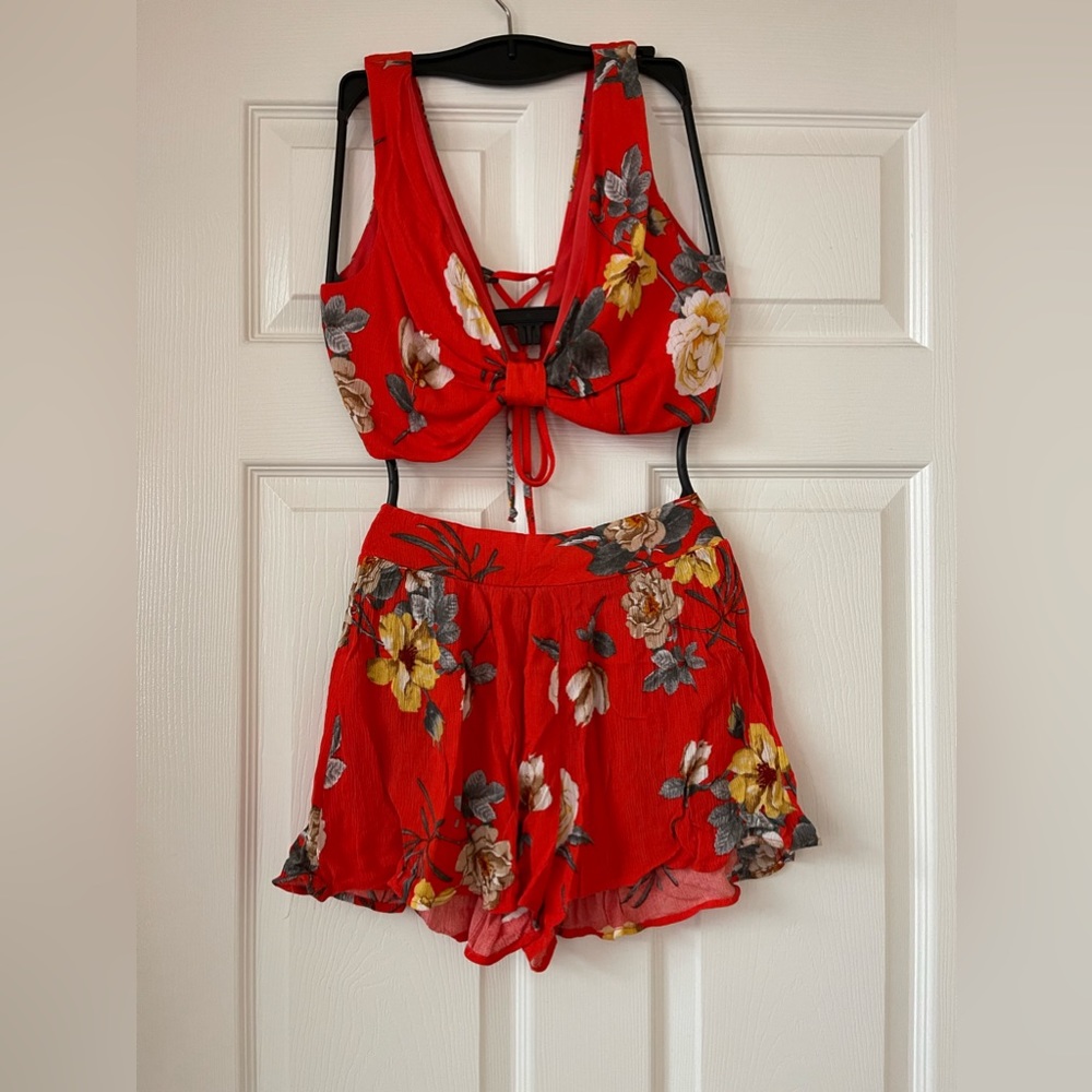 WINDSOR hawaiin print two piece summer crop top and shorts